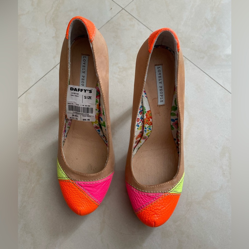 Lovely people pumps